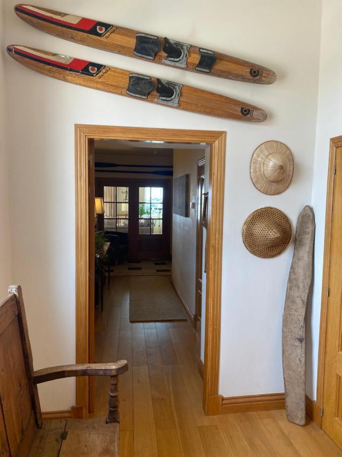 Flat 3, Murray Crescent House Bed & Breakfast Милфорд Хейвън Екстериор снимка